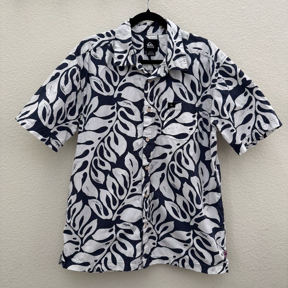 Quiksilver Men's Navy and White Aloha Shirt